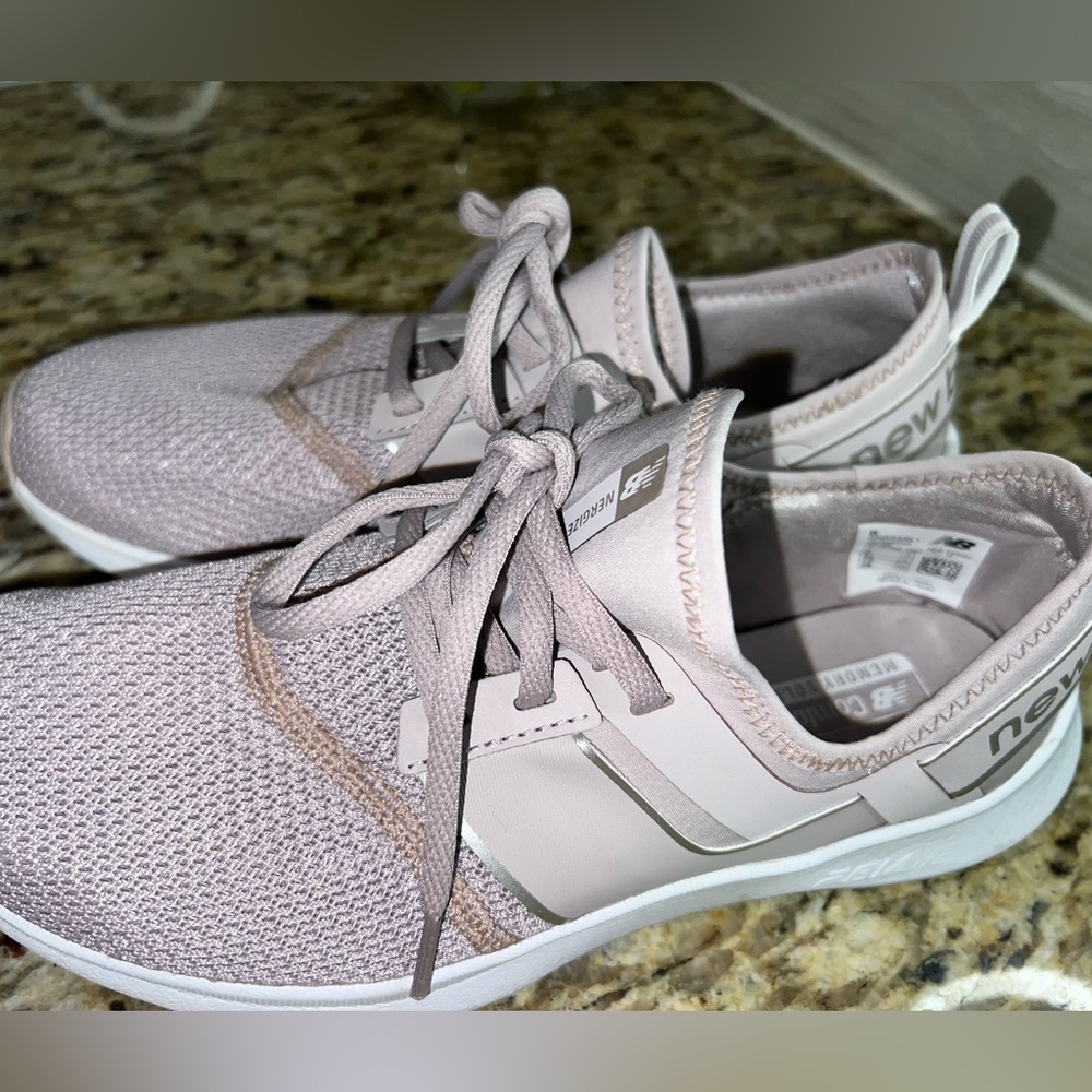Women’s new balance gym shoes worn twice size 8